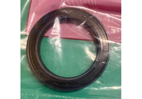 Hub Oil Seal Series 3 from Sept 1980 on RTC3511